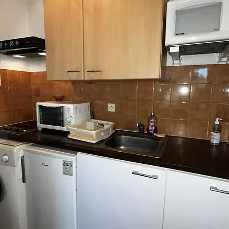 Apartment 4 Pers. A Canet-plage Avec Parking, Proche Et Commerces - Fr-1-696-116