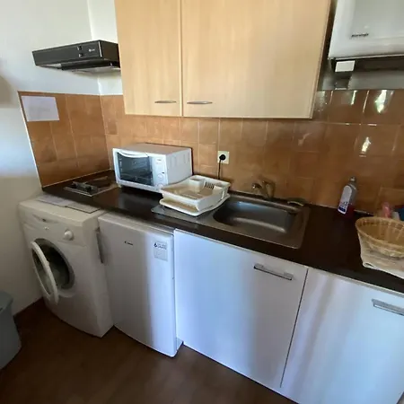 Daire 4 Pers. A Canet-plage Avec Parking, Proche Et Commerces - Fr-1-696-116 *