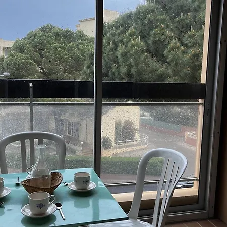 Apartment 4 Pers. A Canet-plage Avec Parking, Proche Et Commerces - Fr-1-696-116 *