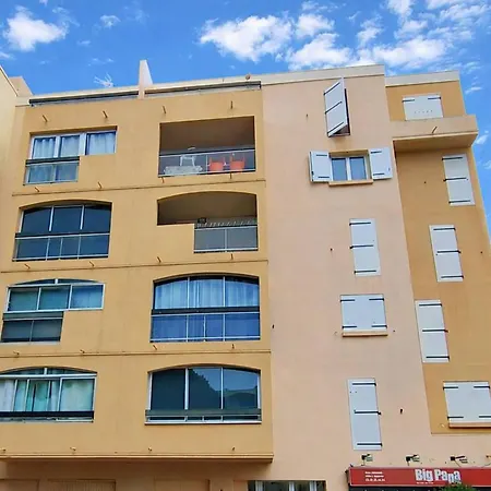Apartment 4 Pers. A Canet-plage Avec Parking, Proche Et Commerces - Fr-1-696-116